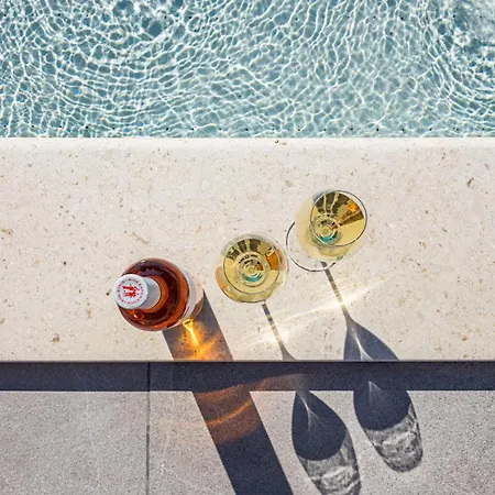 Willa Polaris & Antares