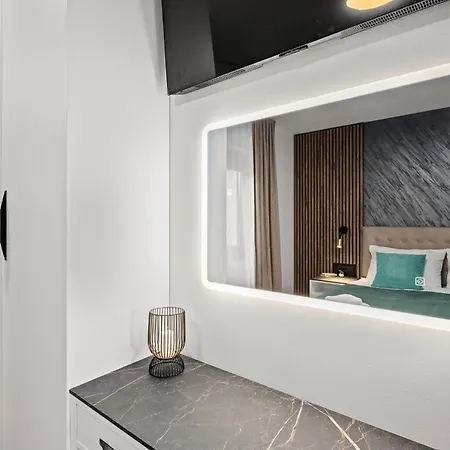 Willa Polaris & Antares