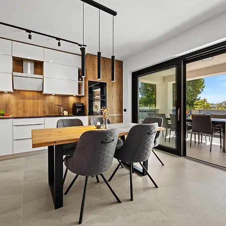 Polaris & Antares Pula