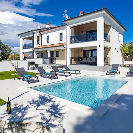 Polaris & Antares Pula