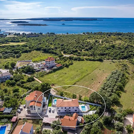 Willa Polaris & Antares *