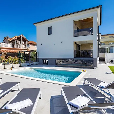 Polaris & Antares Willa