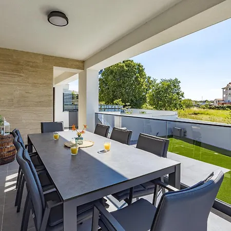 Willa Polaris & Antares *