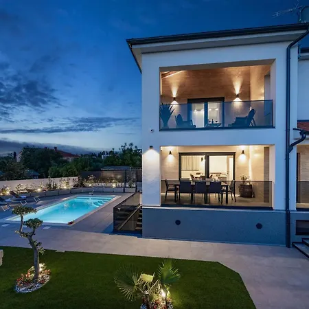 Willa Polaris & Antares