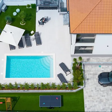 Polaris & Antares Pula