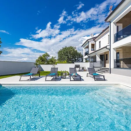 Polaris & Antares * Pula