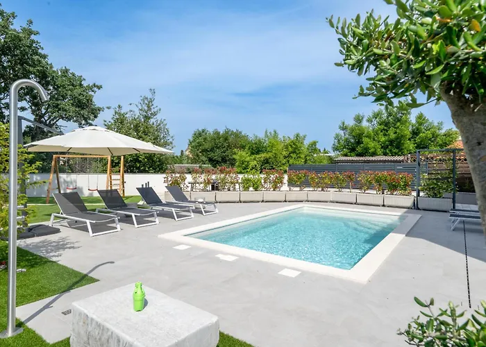 Polaris & Antares Vila Pula